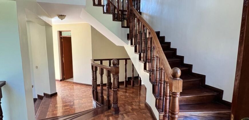Old Kitisuru Lovely 4 Bedrooms Villa for Sale