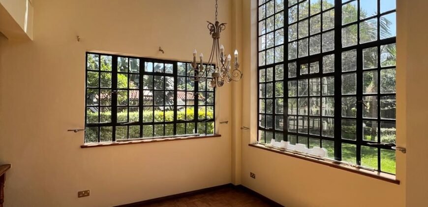Old Kitisuru Lovely 4 Bedrooms Villa for Sale