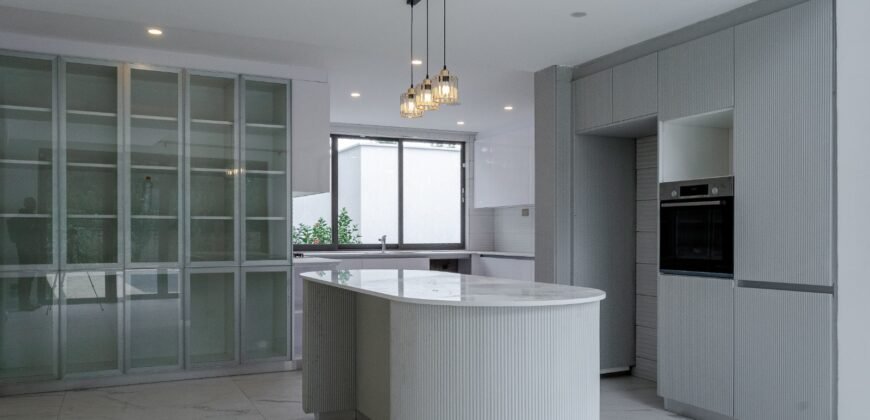 Karen Stunning 5 bedrooms